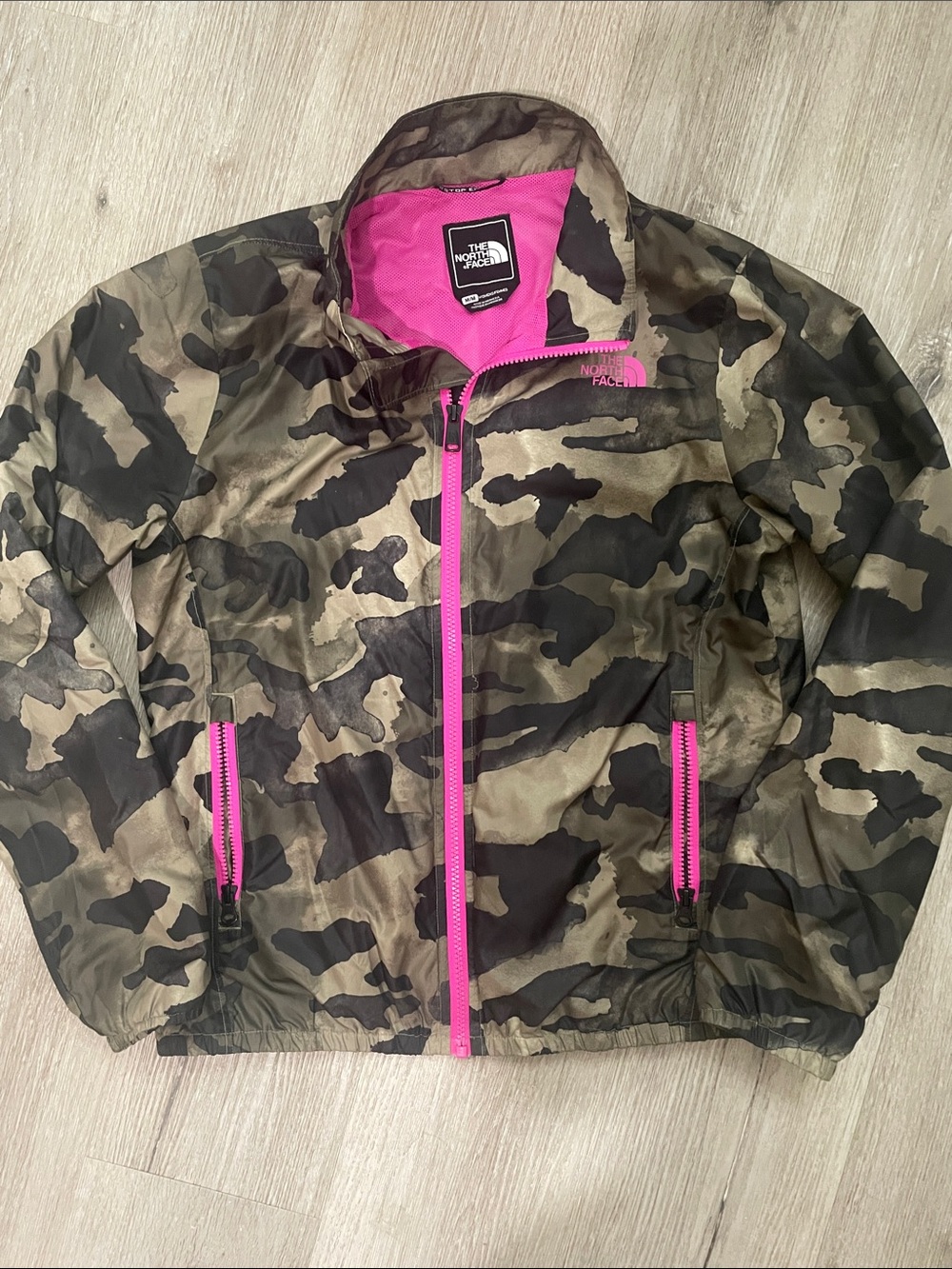 The North Face Camo Windbreaker Rain Jacket 💚🩷 | Women’s Size Medium